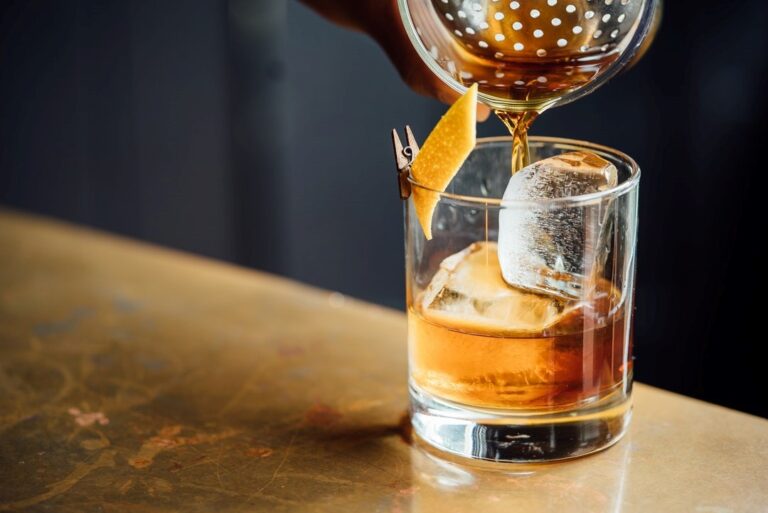 Your Guide to the Best Christmas Whiskey Cocktails