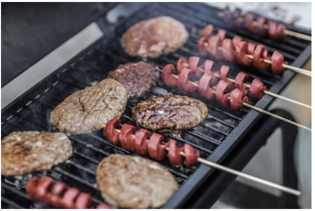 A Comprehensive Guide to Designing the Perfect Outdoor Kitchen with a Built-In Grill