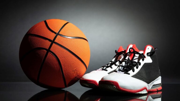 Choosing the Perfect Fit: A Guide to Selecting the Right Basketball Shoes