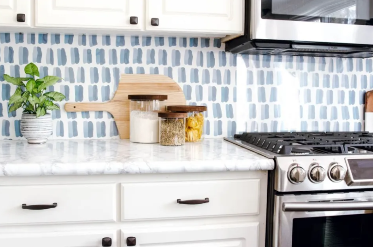 Why Choose a Kitchen Splashback Over Paint or Wallpaper