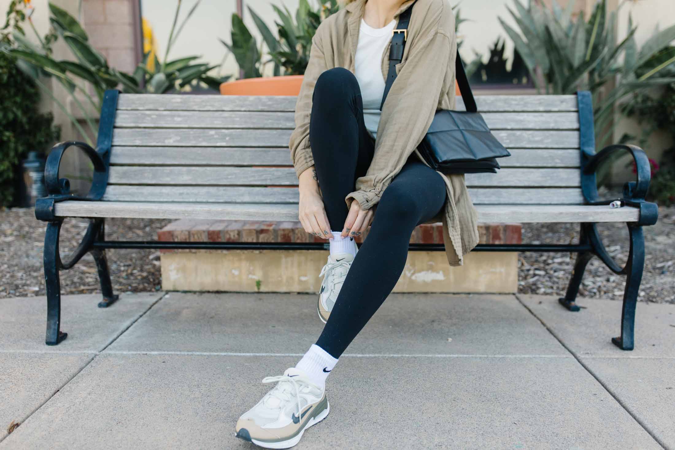 Legging Chic: A Stylish Guide with 5 Outfit Ideas for Effortless Wear
