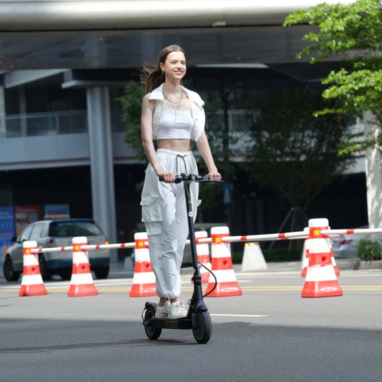 Ride in Style: Discovering the Innovation of isinwheel Scooters