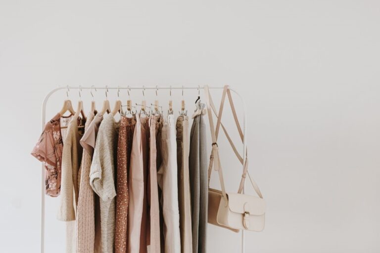 Elevate Your Retail Space: A Comprehensive Guide to Clothes Racks and Mannequin Choices