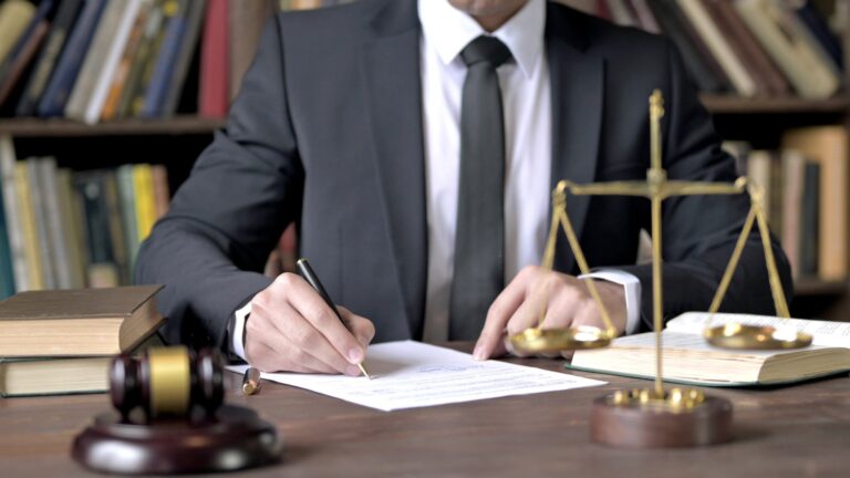 How to Hire a Good Criminal Defense Lawyer