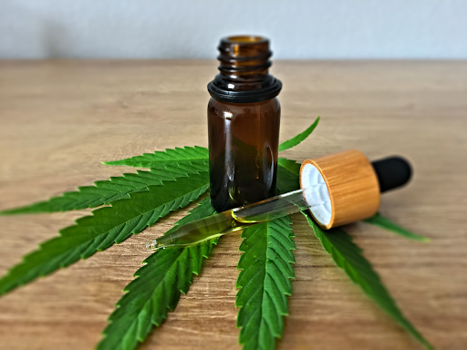 THC Oil for Beauty and Skincare: Trends and Applications