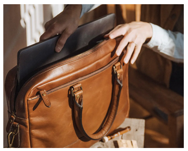 The Ultimate Guide to Men’s Leather Briefcases: Style, Function, and Sophistication