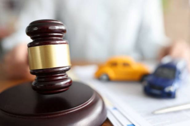 Why Hiring an Expert Car Accident Lawyer Is Important