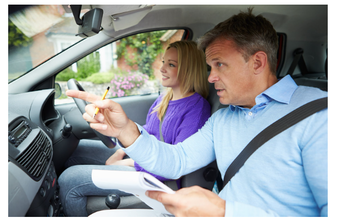 How to Choose the Right Driving School in Etobicoke