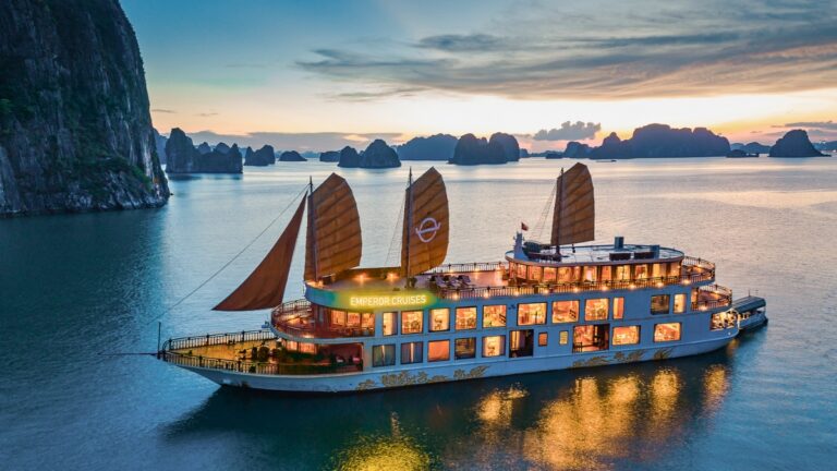 3 Reasons Why You Shouldn’t Miss Out on Junk Cruise in Halong Bay