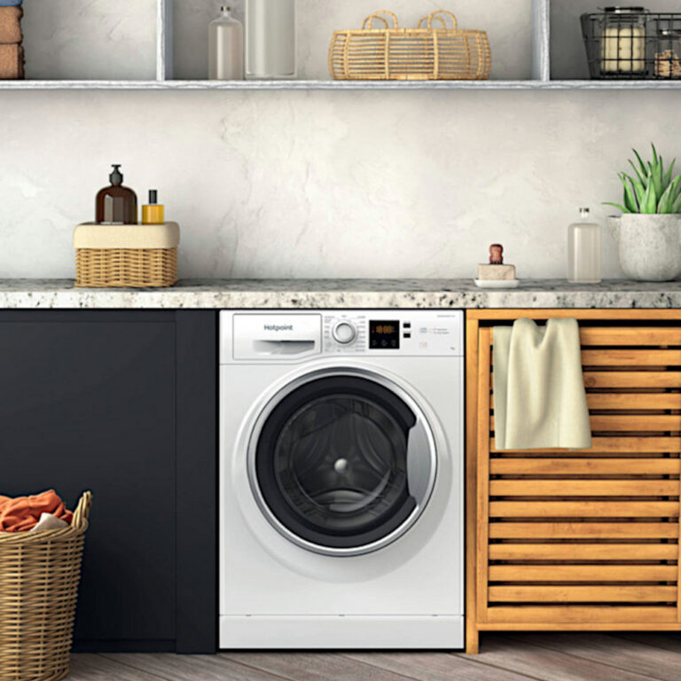 Discover the Efficiency and Versatility of the Hotpoint 1400 Spin Washing Machine