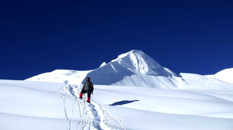 Tent Peak: Your Gateway to Himalayan Majesty: