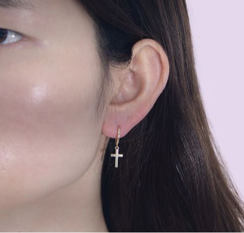 Make a Bold Statement with Cross Earrings – A Timeless Accessory You Need