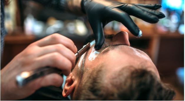 9 Reasons to Get a Traditional Straight Razor Shave