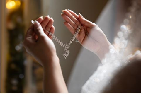 The Ultimate Guide to Choosing Your Wedding Jewelry by Face Shape & Dress Style