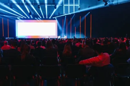 Bringing People Together to Drive Change: How Corporate Events Align Teams During Transformation