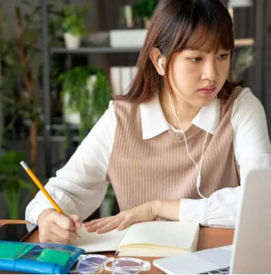 Smart Buying for Smart Training: A Strategic Guide to Choosing the Right RTO Materials in 2025
