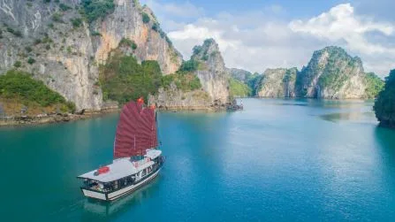 Best Private Junk Boats in Halong Bay 2025/26: Exclusive Cruises for Every Travel Style