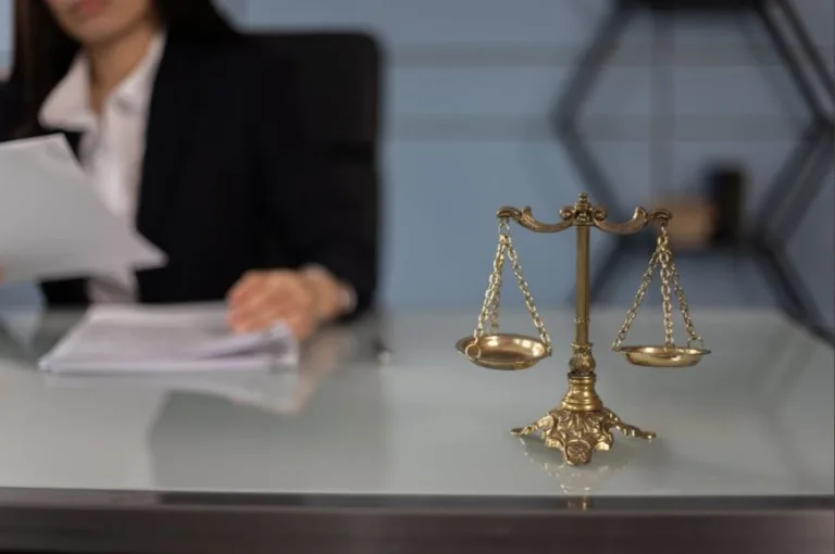 Criminal Attorney vs. Public Defender: Which Is Right for You?
