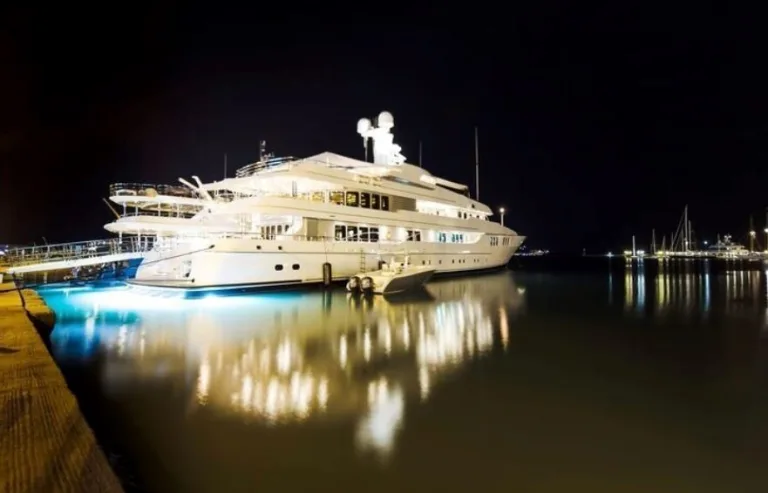 What to know before booking a yacht for rent in Dubai this season