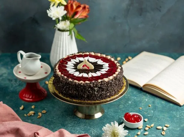 Creative Designs That Fit Perfectly on 1 Kg Cakes