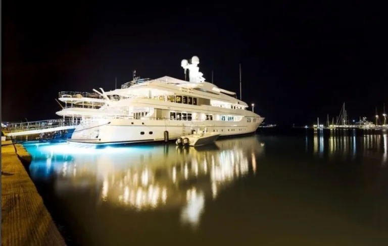 What to know before booking a yacht for rent in Dubai this season