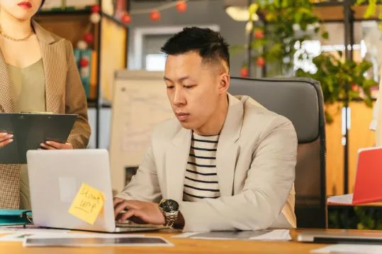 All-in-One Platforms vs. A Patchwork of Apps: Which Tech Stack is Right for Your Workspace?