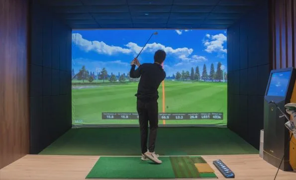 How Indoor Golf Simulators Are Transforming the Game for Players and Entrepreneurs