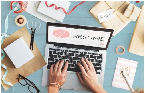 Resume Writing Tips for 2025: How AI Sees What Recruiters Don’t