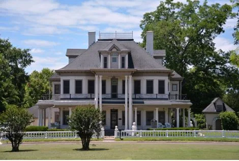 The Savvy Homeowner’s Guide to Staying Ahead of Repairs, Installations, and Maintenance