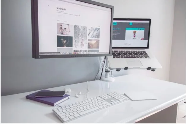 What services should a beginner designer choose for promotion on Dribbble?