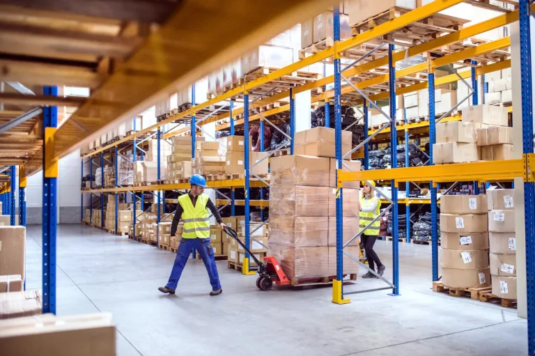 Maximizing Warehouse Efficiency Through Strategic Equipment Investment