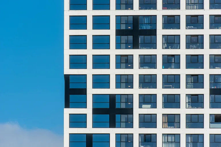 7 Benefits of Applying Protective Coatings to Glass Surfaces