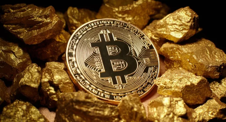 Bitcoin Catches Bid, Jumping Above $112K as Gold and Silver Plunge: Why This is the Starting Point For Altcoin Season