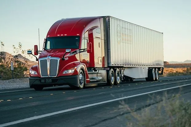 Key Differences Between a Freight Factoring Agent and a Truck Dispatcher