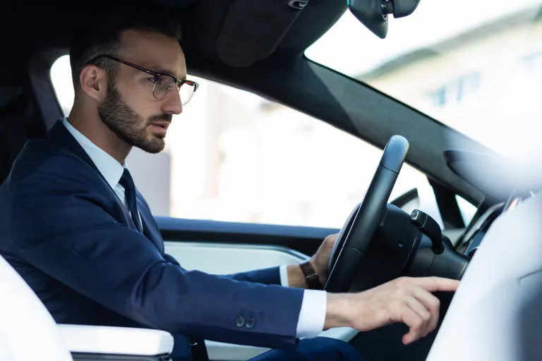 The Benefits of Combining Online Driver Education With Behind-the-Wheel Lessons 