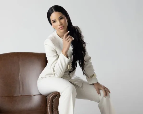 Dubai-Based Podcast “Ella Es Andrea Quevedo” Amplifies Spanish-Speaking Voices Across the Middle East