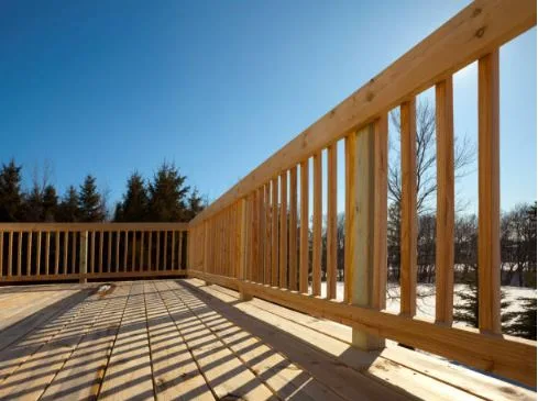 How Deck Construction Improves Home Aesthetics