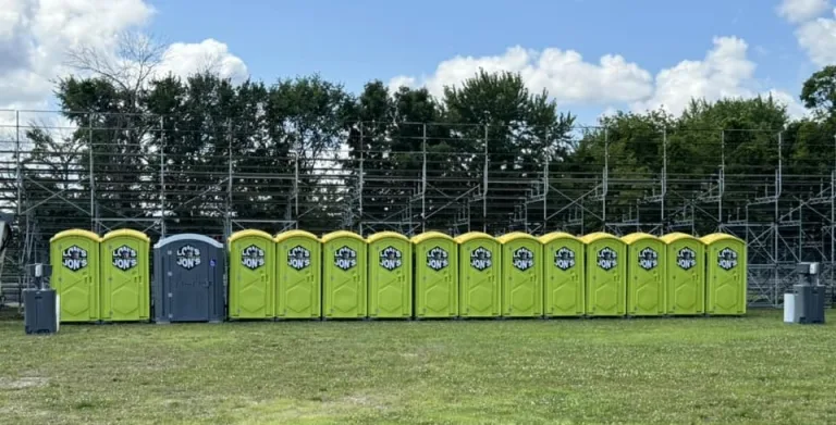 Benefits of Working with A Porta Potty Rental Company in Your Area