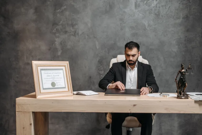 How a Demand Letter Lawyer Can Help Resolve Business Disputes