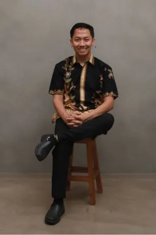 From Recycling Bottles to Building Careers: How One Indonesian Immigrant Is Opening Remote Healthcare Jobs for Indonesia