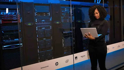 How Modern Server Infrastructure Supports Business Growth and Cybersecurity