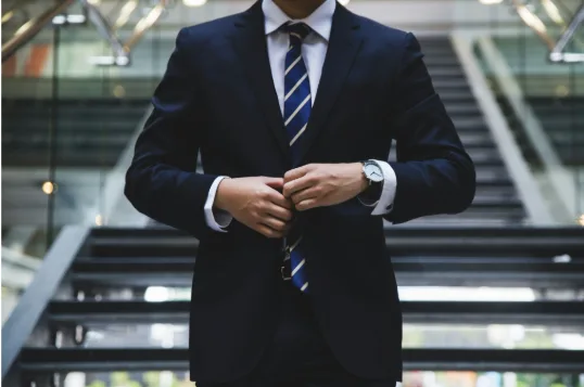 How to Choose a Lawyer When Every Website Claims to Be “The Best”