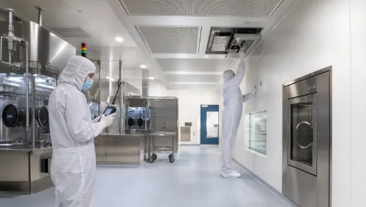 How Cleanroom Manufacturers Improve Compliance, Yield, and ROI