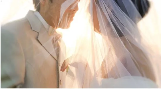 AI Couple and Wedding Photos Go Mainstream as Consumers Skip the Photo Studio