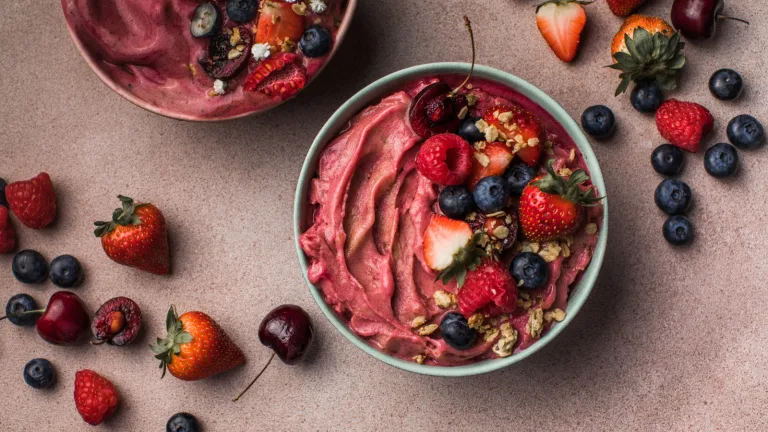 Açaí Bowl, Smoothie Bowl, Superfood Bowl: What’s Actually Different?