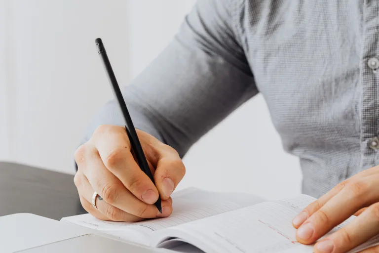 Show, Don’t Tell: A Practical Guide To Make Your Writing Convincing