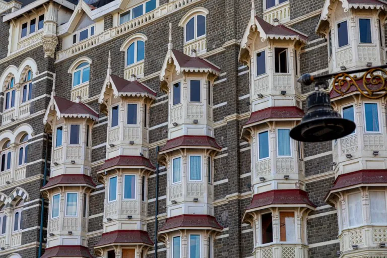 What Travelers Should Know Before Booking Accommodation in Mumbai