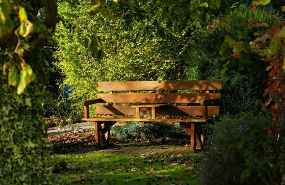 Sloane & Sons Cuts Prices Across Teak Garden Seating as UK Gardeners Look to Buy Once and Buy Well