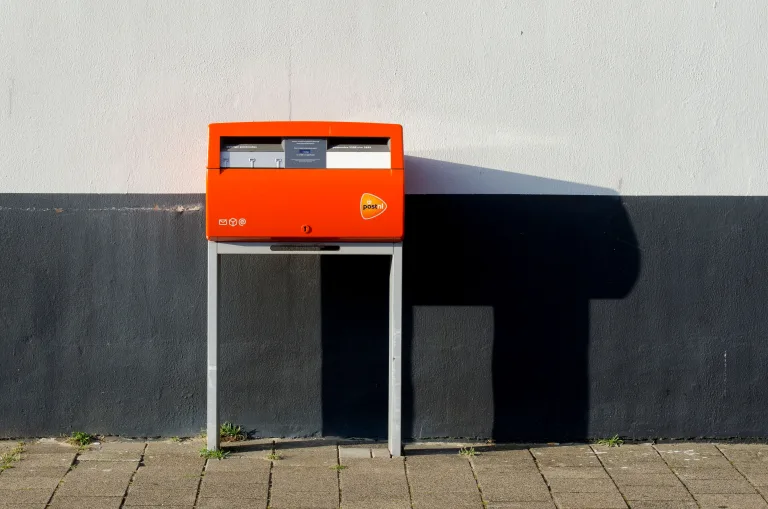 Why Local Post Offices Still Matter in Dubai’s Digital Delivery Economy